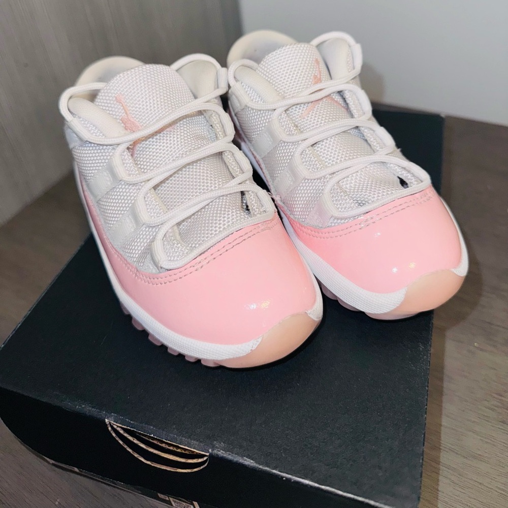 Jordan 11 Retro Toddlers Sneakers in Pink and White